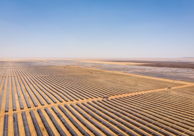You are currently viewing В пустелі Сахара запустили найбільшу в світі сонячну електростанцію потужністю 1,5 ГВт